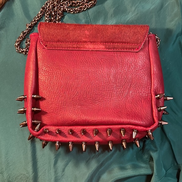 ONE OF A KIND - Edgy Blood Red Spiked Cross Body bag - Picture 2 of 7